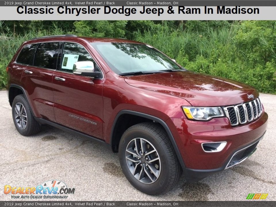 2019 Jeep Grand Cherokee Limited 4x4 Velvet Red Pearl / Black Photo #1