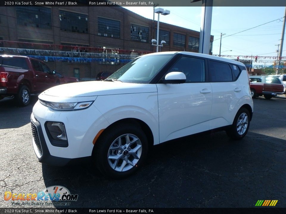 Front 3/4 View of 2020 Kia Soul S Photo #7