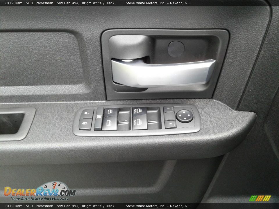 2019 Ram 3500 Tradesman Crew Cab 4x4 Bright White / Black Photo #9