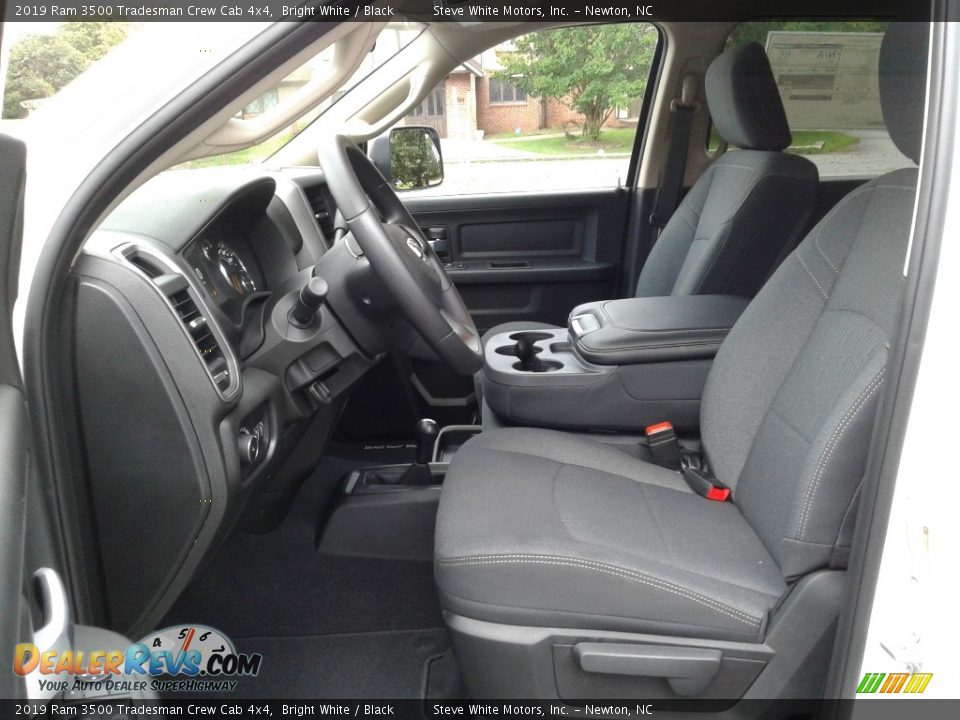 2019 Ram 3500 Tradesman Crew Cab 4x4 Bright White / Black Photo #10