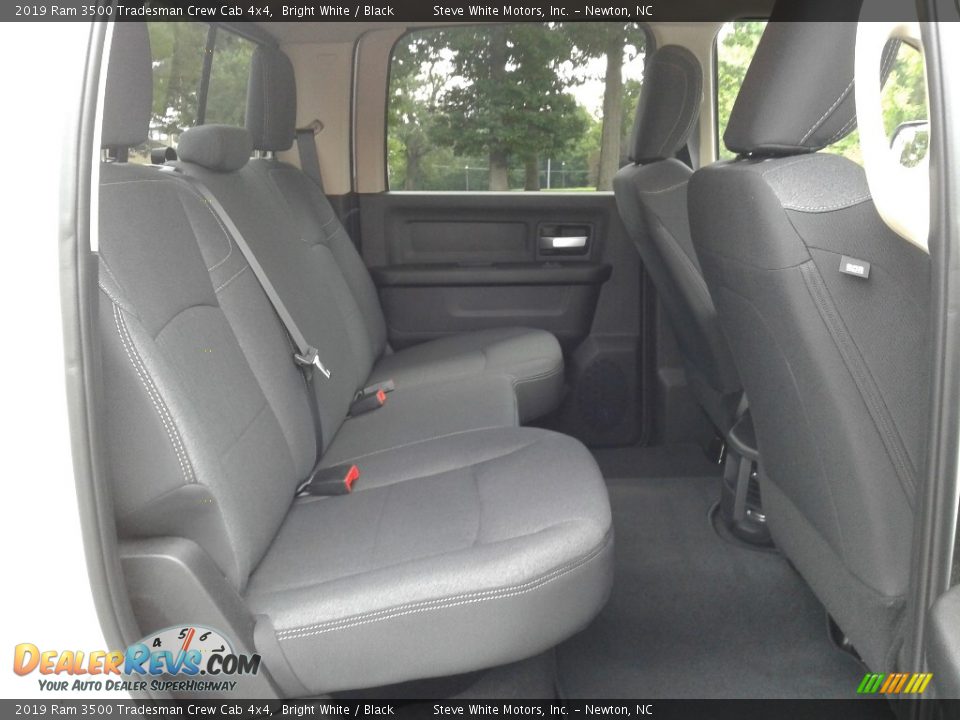 2019 Ram 3500 Tradesman Crew Cab 4x4 Bright White / Black Photo #13
