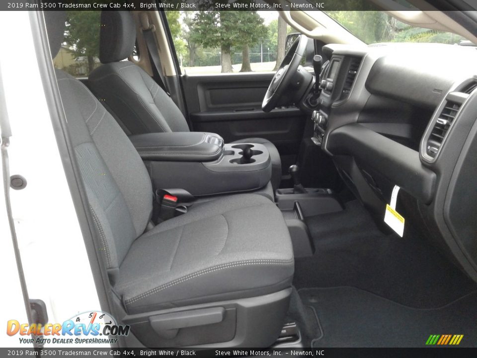 2019 Ram 3500 Tradesman Crew Cab 4x4 Bright White / Black Photo #14