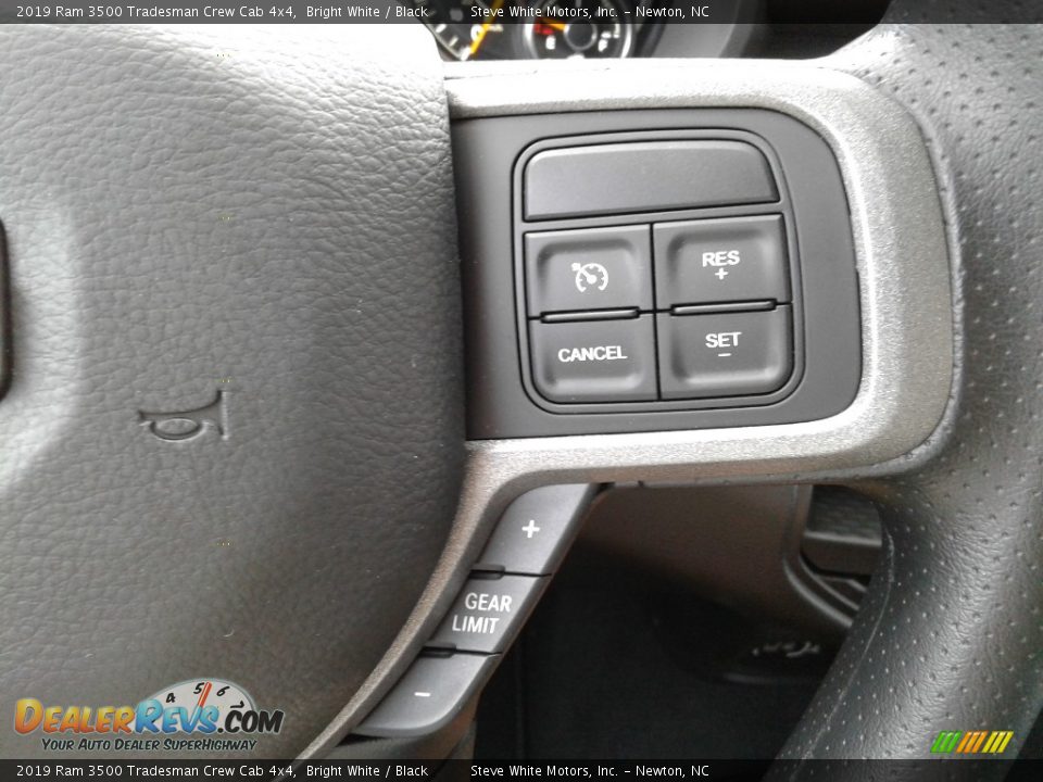 2019 Ram 3500 Tradesman Crew Cab 4x4 Bright White / Black Photo #16