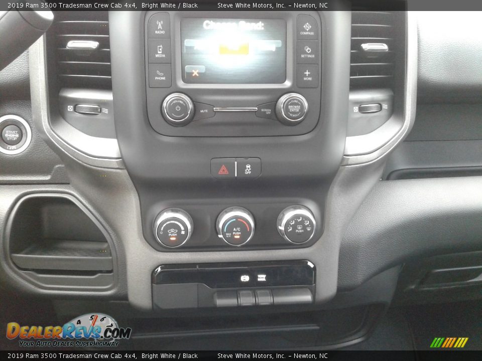 2019 Ram 3500 Tradesman Crew Cab 4x4 Bright White / Black Photo #18