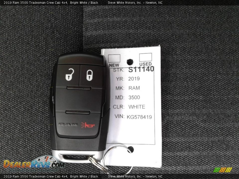 2019 Ram 3500 Tradesman Crew Cab 4x4 Bright White / Black Photo #25
