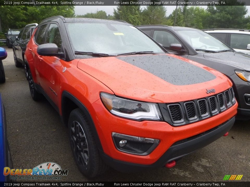 Front 3/4 View of 2019 Jeep Compass Trailhawk 4x4 Photo #5