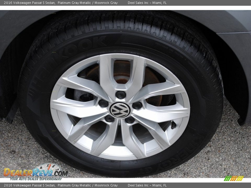 2016 Volkswagen Passat S Sedan Platinum Gray Metallic / Moonrock Gray Photo #10