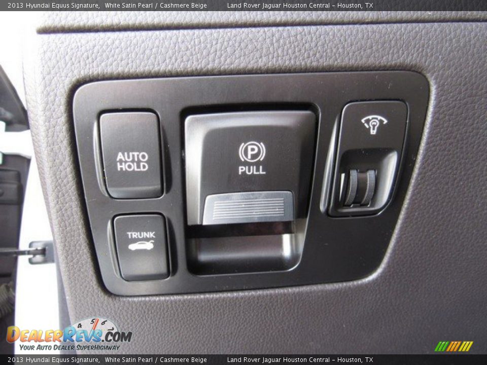2013 Hyundai Equus Signature White Satin Pearl / Cashmere Beige Photo #28