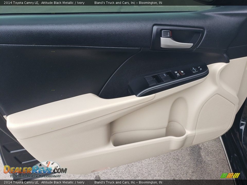 2014 Toyota Camry LE Attitude Black Metallic / Ivory Photo #4