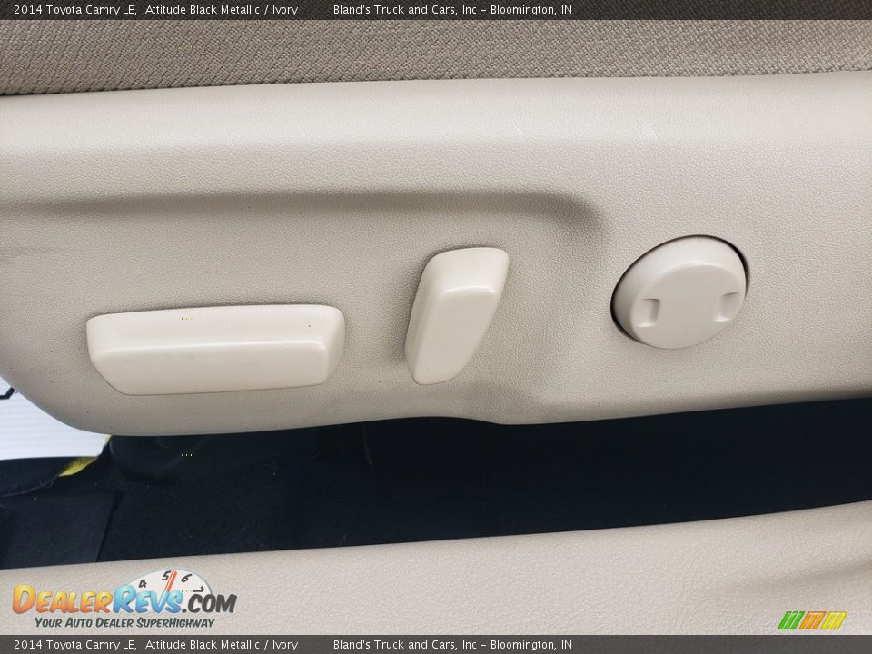 2014 Toyota Camry LE Attitude Black Metallic / Ivory Photo #7