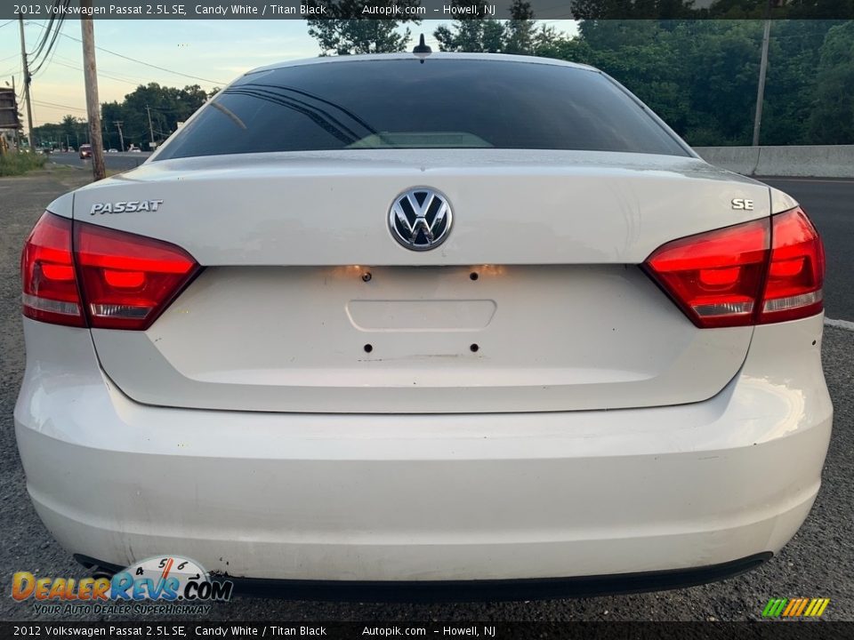 2012 Volkswagen Passat 2.5L SE Candy White / Titan Black Photo #4