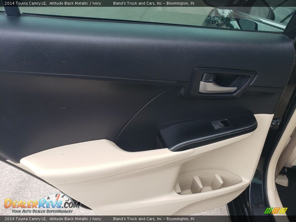 2014 Toyota Camry LE Attitude Black Metallic / Ivory Photo #26