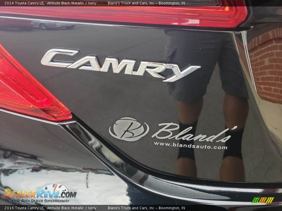 2014 Toyota Camry LE Attitude Black Metallic / Ivory Photo #31
