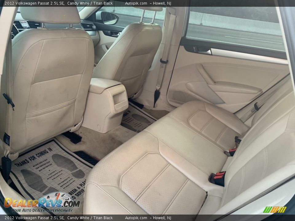 2012 Volkswagen Passat 2.5L SE Candy White / Titan Black Photo #11