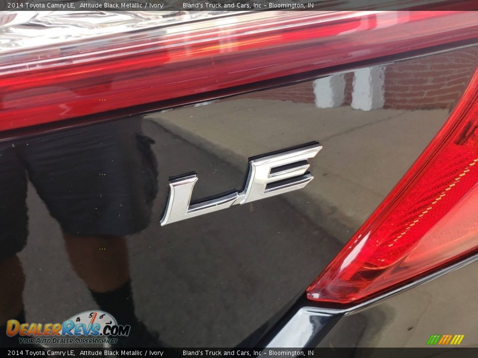 2014 Toyota Camry LE Attitude Black Metallic / Ivory Photo #32