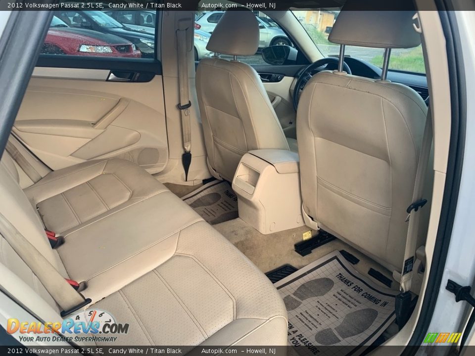 2012 Volkswagen Passat 2.5L SE Candy White / Titan Black Photo #12