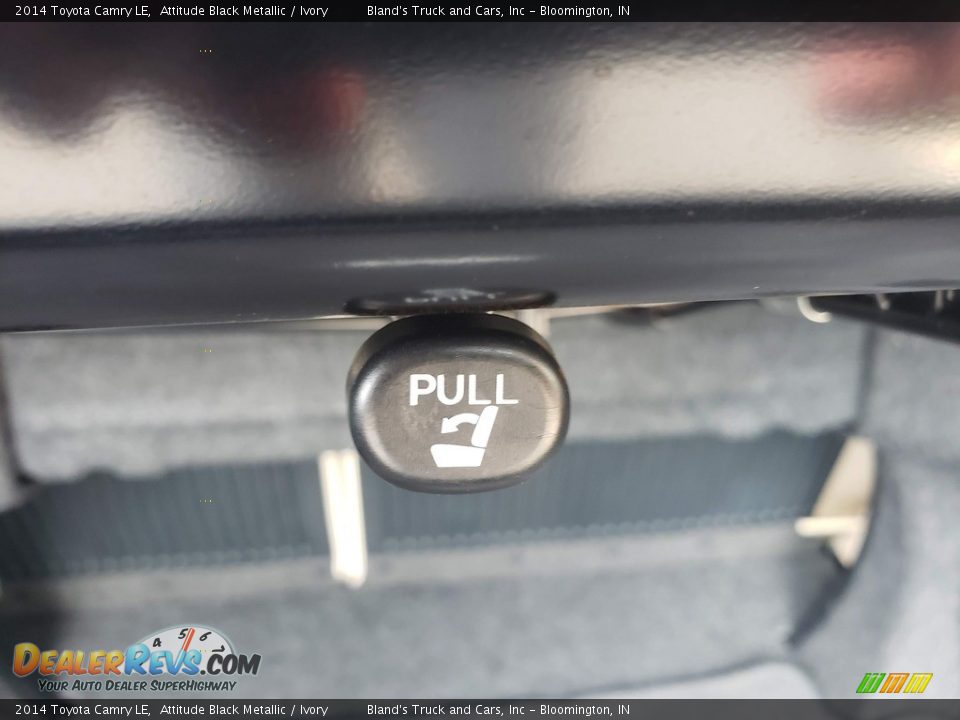 2014 Toyota Camry LE Attitude Black Metallic / Ivory Photo #35