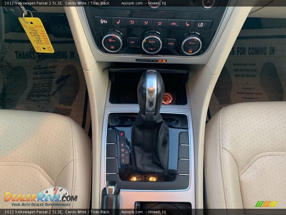 2012 Volkswagen Passat 2.5L SE Candy White / Titan Black Photo #15