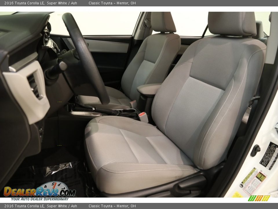 2016 Toyota Corolla LE Super White / Ash Photo #5