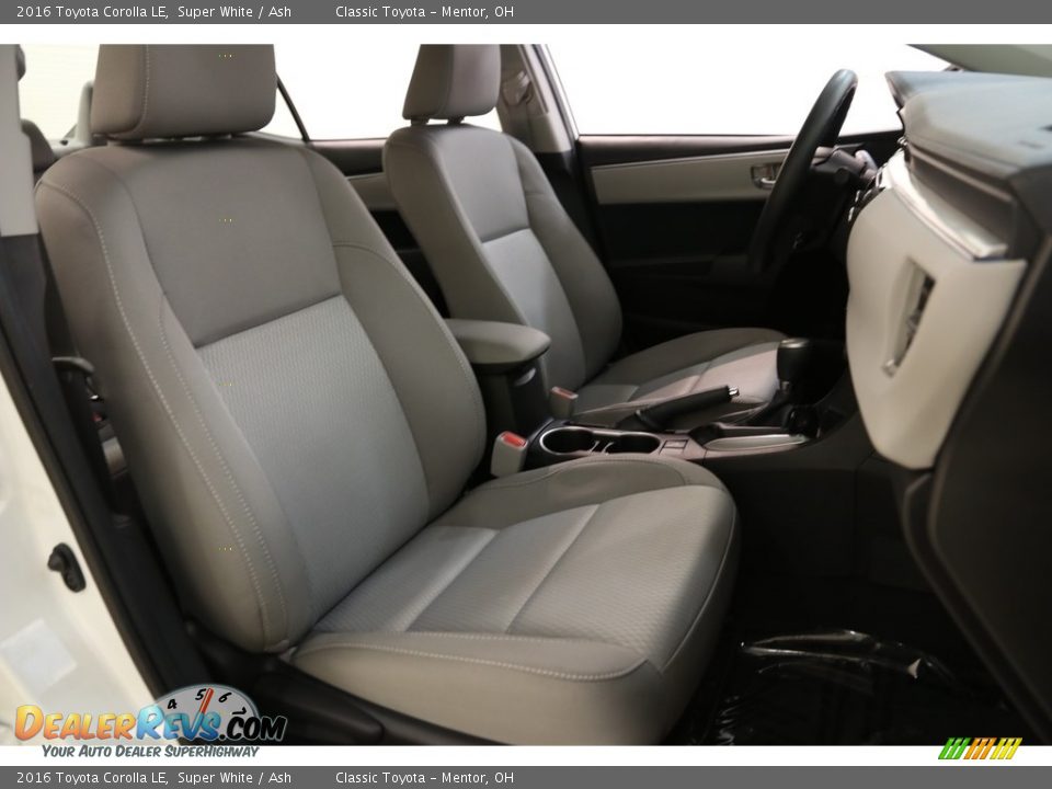 2016 Toyota Corolla LE Super White / Ash Photo #13