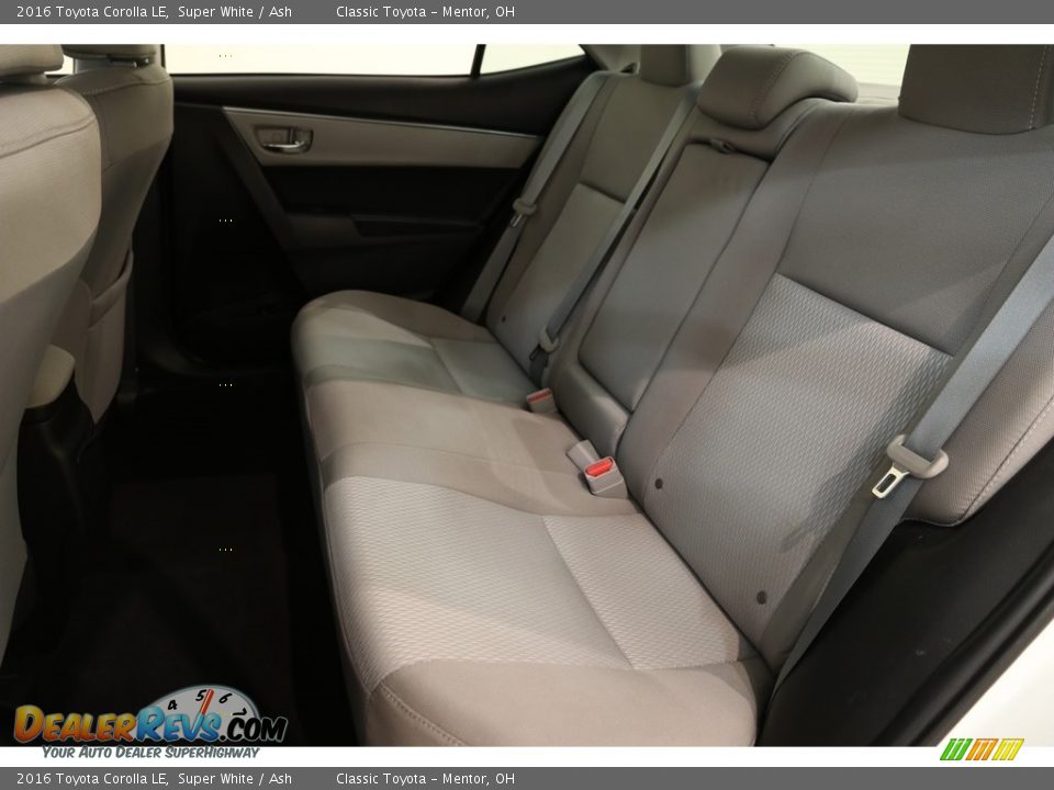 2016 Toyota Corolla LE Super White / Ash Photo #15