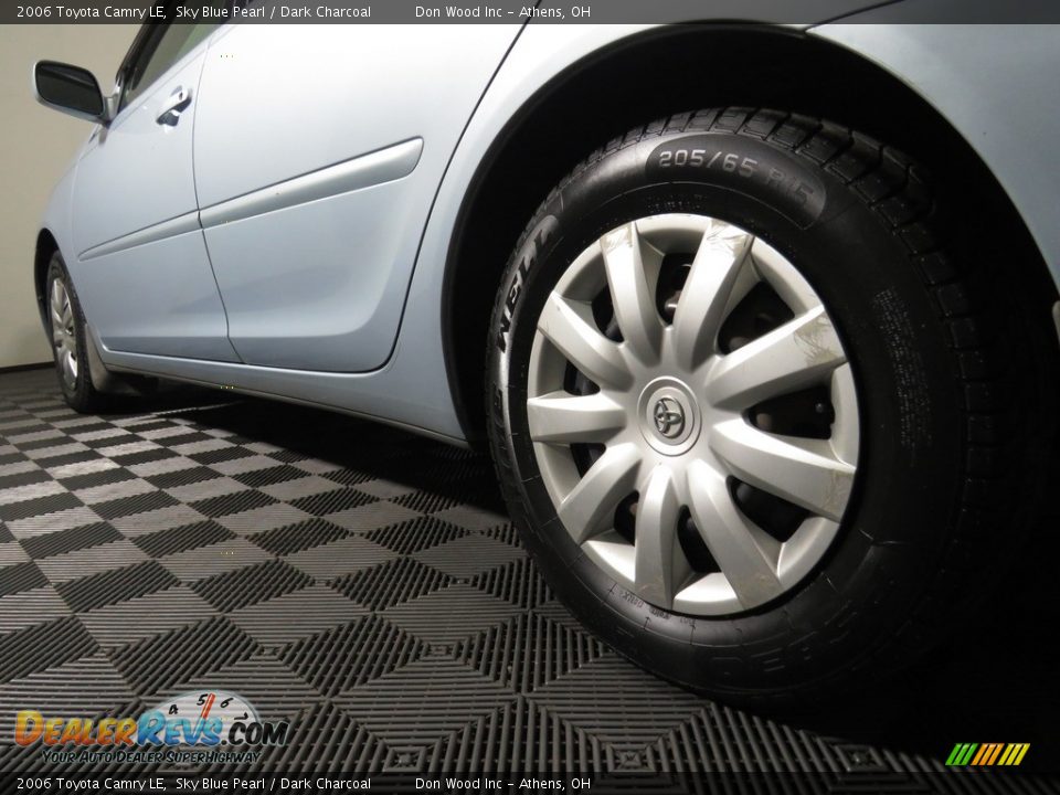 2006 Toyota Camry LE Sky Blue Pearl / Dark Charcoal Photo #10
