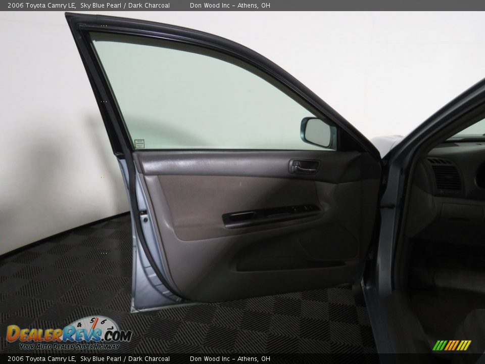2006 Toyota Camry LE Sky Blue Pearl / Dark Charcoal Photo #16