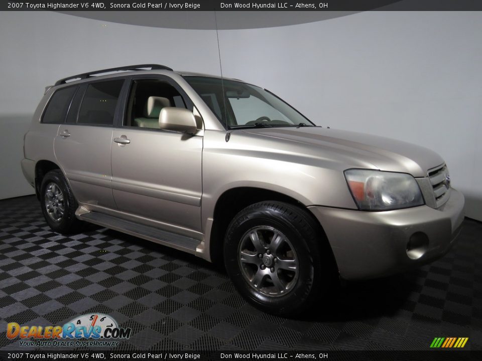 2007 Toyota Highlander V6 4WD Sonora Gold Pearl / Ivory Beige Photo #2