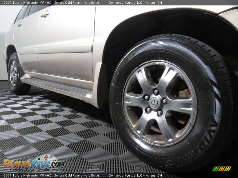2007 Toyota Highlander V6 4WD Sonora Gold Pearl / Ivory Beige Photo #3