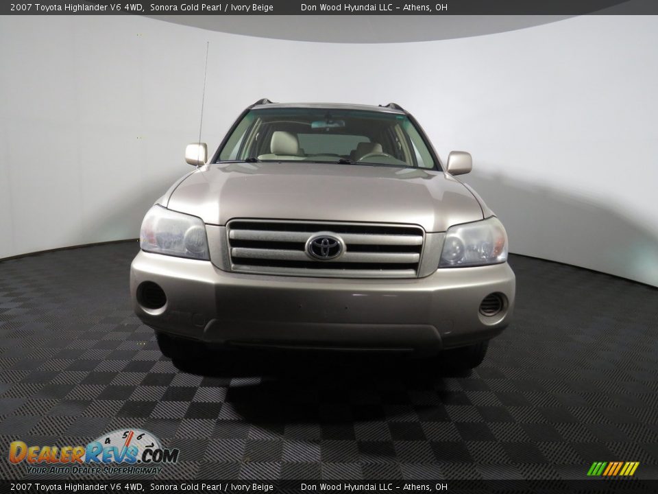 2007 Toyota Highlander V6 4WD Sonora Gold Pearl / Ivory Beige Photo #4