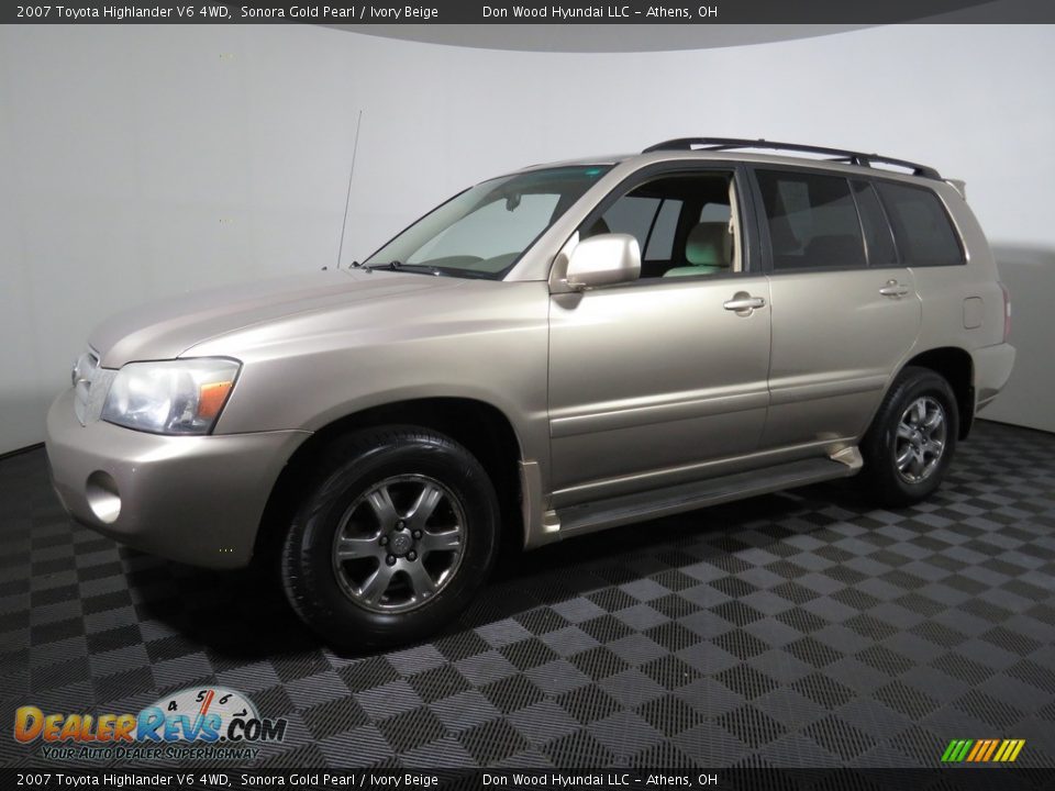 2007 Toyota Highlander V6 4WD Sonora Gold Pearl / Ivory Beige Photo #7