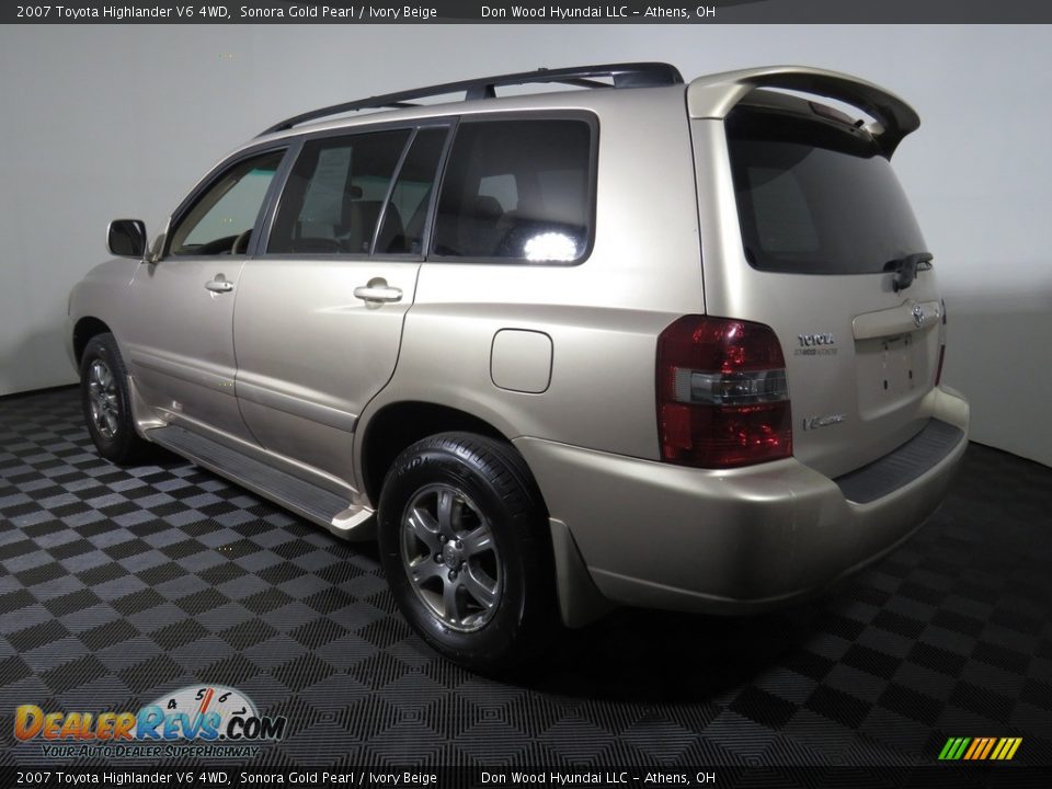 2007 Toyota Highlander V6 4WD Sonora Gold Pearl / Ivory Beige Photo #9