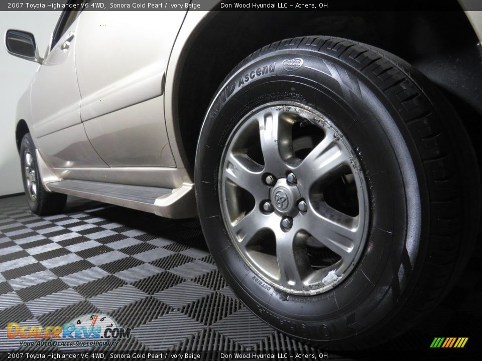 2007 Toyota Highlander V6 4WD Sonora Gold Pearl / Ivory Beige Photo #10
