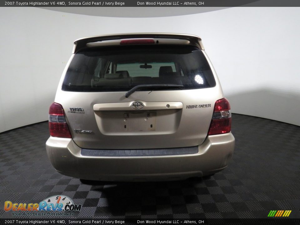 2007 Toyota Highlander V6 4WD Sonora Gold Pearl / Ivory Beige Photo #11