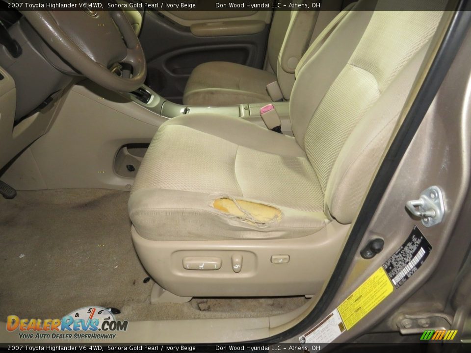 2007 Toyota Highlander V6 4WD Sonora Gold Pearl / Ivory Beige Photo #18