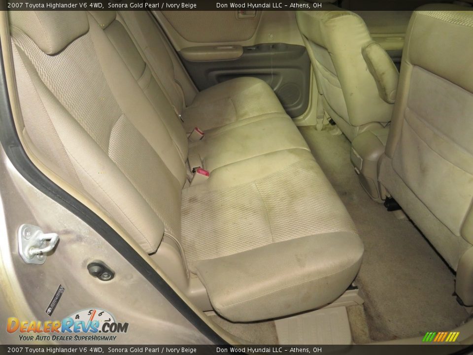 2007 Toyota Highlander V6 4WD Sonora Gold Pearl / Ivory Beige Photo #24