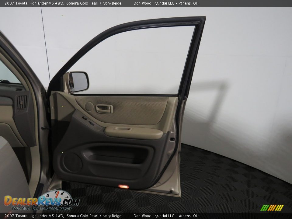 2007 Toyota Highlander V6 4WD Sonora Gold Pearl / Ivory Beige Photo #25