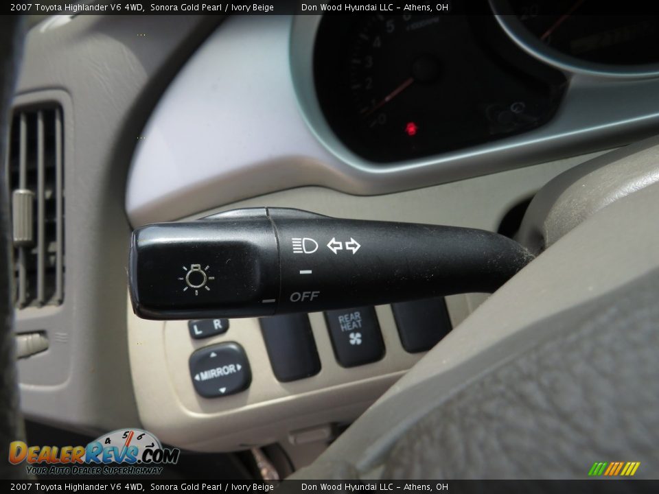 2007 Toyota Highlander V6 4WD Sonora Gold Pearl / Ivory Beige Photo #30