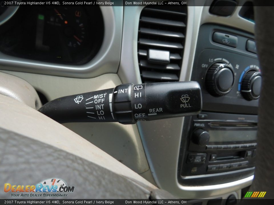 2007 Toyota Highlander V6 4WD Sonora Gold Pearl / Ivory Beige Photo #31