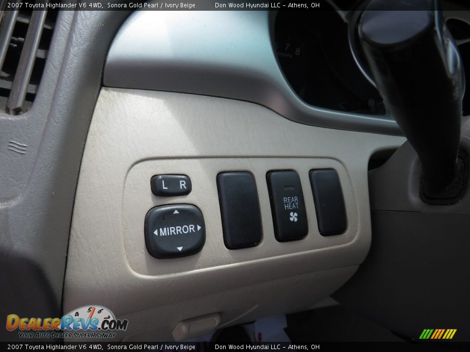2007 Toyota Highlander V6 4WD Sonora Gold Pearl / Ivory Beige Photo #33