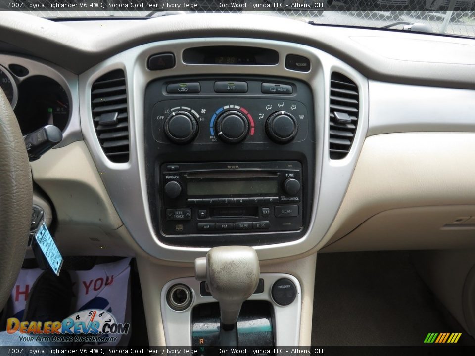 2007 Toyota Highlander V6 4WD Sonora Gold Pearl / Ivory Beige Photo #35