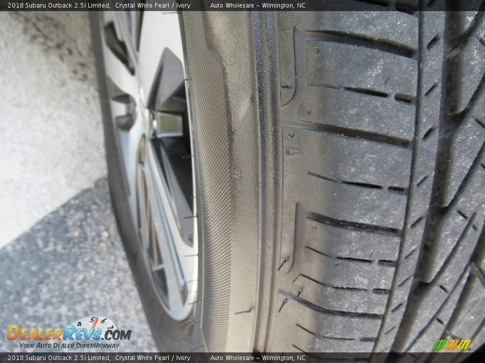 2018 Subaru Outback 2.5i Limited Crystal White Pearl / Ivory Photo #7