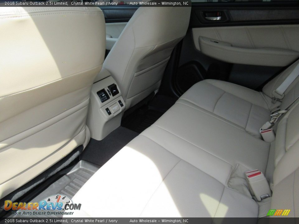 2018 Subaru Outback 2.5i Limited Crystal White Pearl / Ivory Photo #11