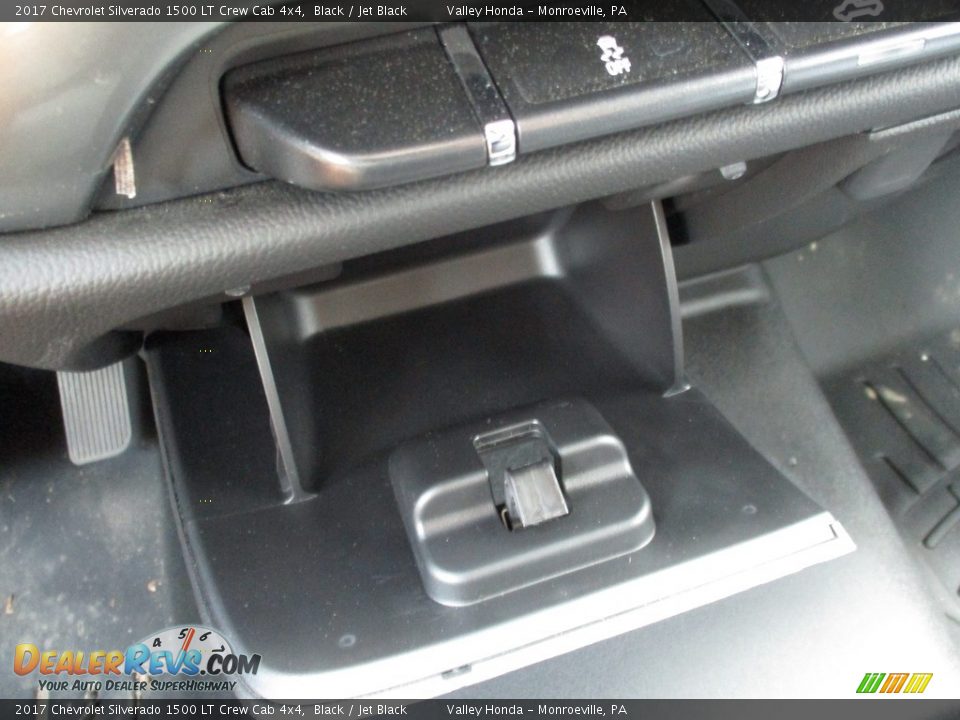 2017 Chevrolet Silverado 1500 LT Crew Cab 4x4 Black / Jet Black Photo #17