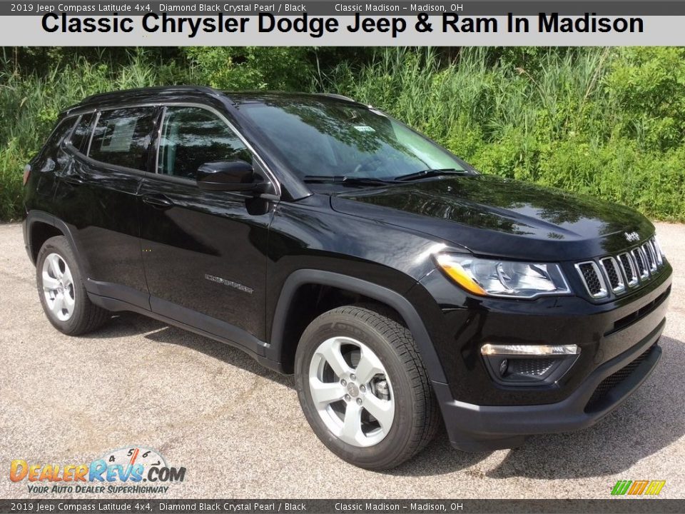 2019 Jeep Compass Latitude 4x4 Diamond Black Crystal Pearl / Black Photo #1
