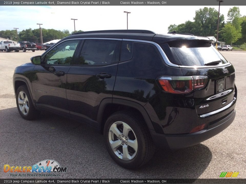 2019 Jeep Compass Latitude 4x4 Diamond Black Crystal Pearl / Black Photo #4