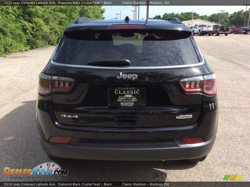 2019 Jeep Compass Latitude 4x4 Diamond Black Crystal Pearl / Black Photo #5