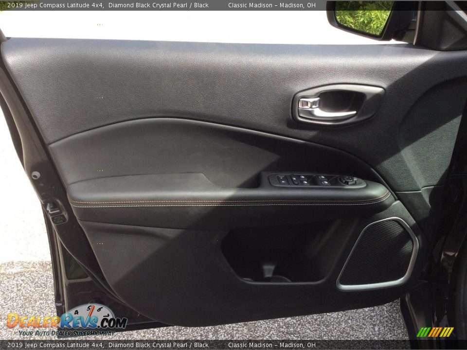 2019 Jeep Compass Latitude 4x4 Diamond Black Crystal Pearl / Black Photo #7