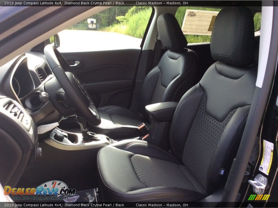 2019 Jeep Compass Latitude 4x4 Diamond Black Crystal Pearl / Black Photo #9