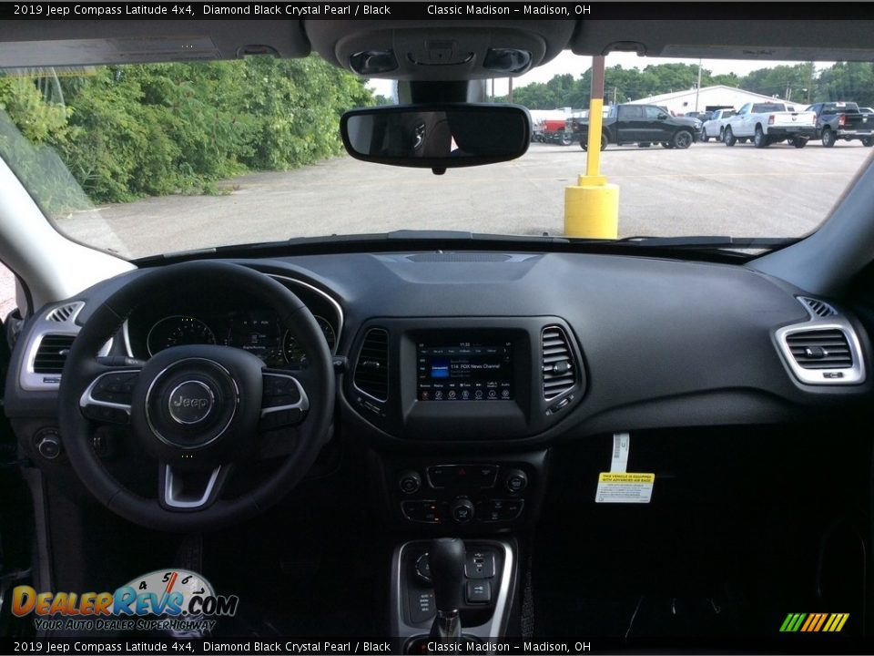 2019 Jeep Compass Latitude 4x4 Diamond Black Crystal Pearl / Black Photo #10